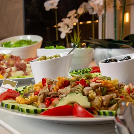 호텔 Vip 이그제큐티브 주리케 3*